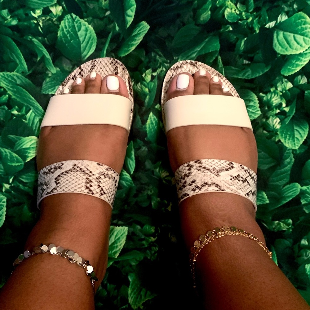 Athena Sandal - Picture 2 of 2